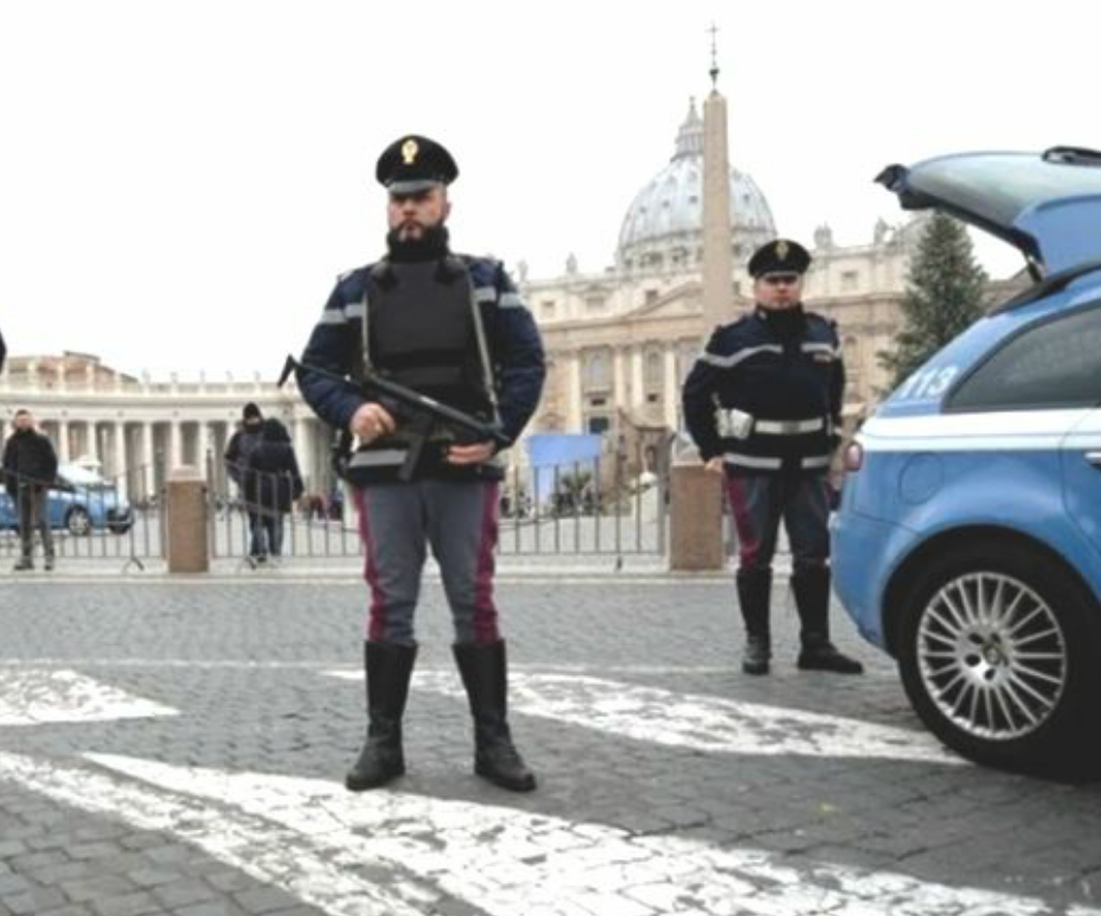 San Pietro: turista cinese fa volare un drone sulla piazza. Denunciata dai Carabinieri
