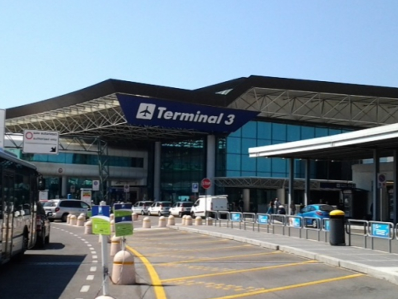 L'aeroporto di Fiumicino è stato certificato come uno dei migliori al mondo secondo Skytrax, ottenendo la certificazione delle 5 stelle, ovvero il massimo riconoscimento assegnato dall'organizzazione internazionale di rating del trasporto aereo.