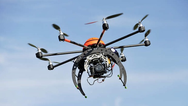 roma usa drone colosseo cade monumento