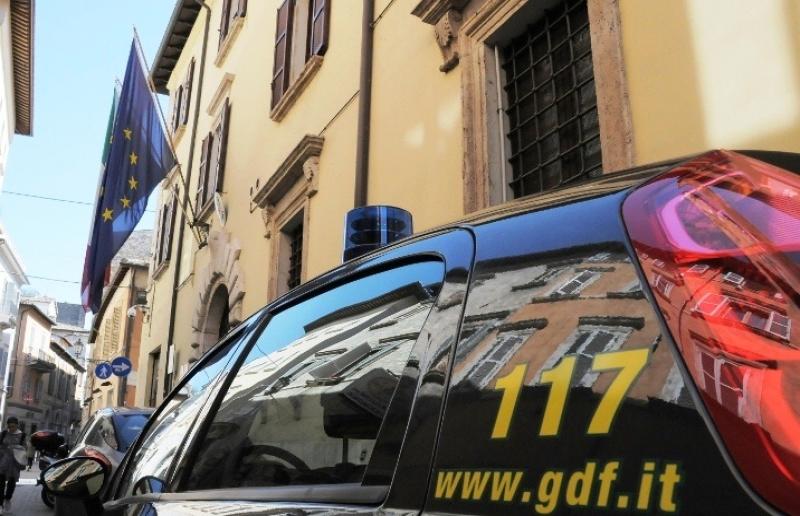 Marchi famosi contraffatti: l'organizzazione criminale agiva nel Lazio e non solo. Smantellata dalla GDF di Fiumicino