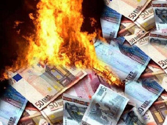 sprechi pubblica amministrazione 30 miliardi euro