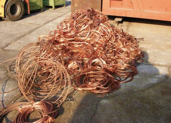 Frosinone, furto di rame in cabina Enel di via Ciamarra: bloccato dopo un inseguimento a piedi