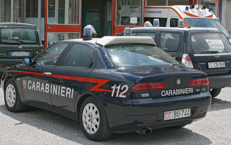 alatri tenta di investire carabiniere