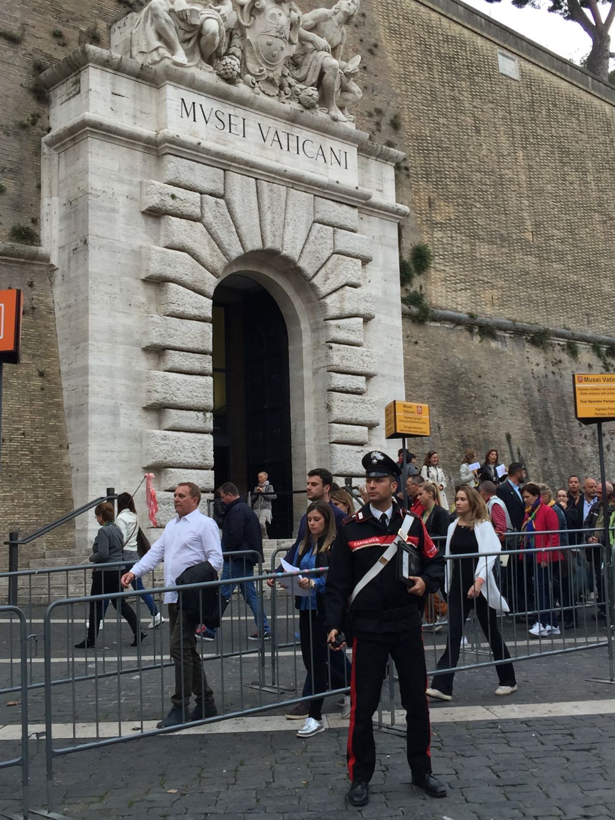Musei Vaticani, rissa tra promoter per contendersi i clienti: denunciate otto persone