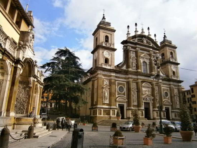 Frascati, madre e figlie finte ereditiere per truffare uomini facoltosi: arrestate