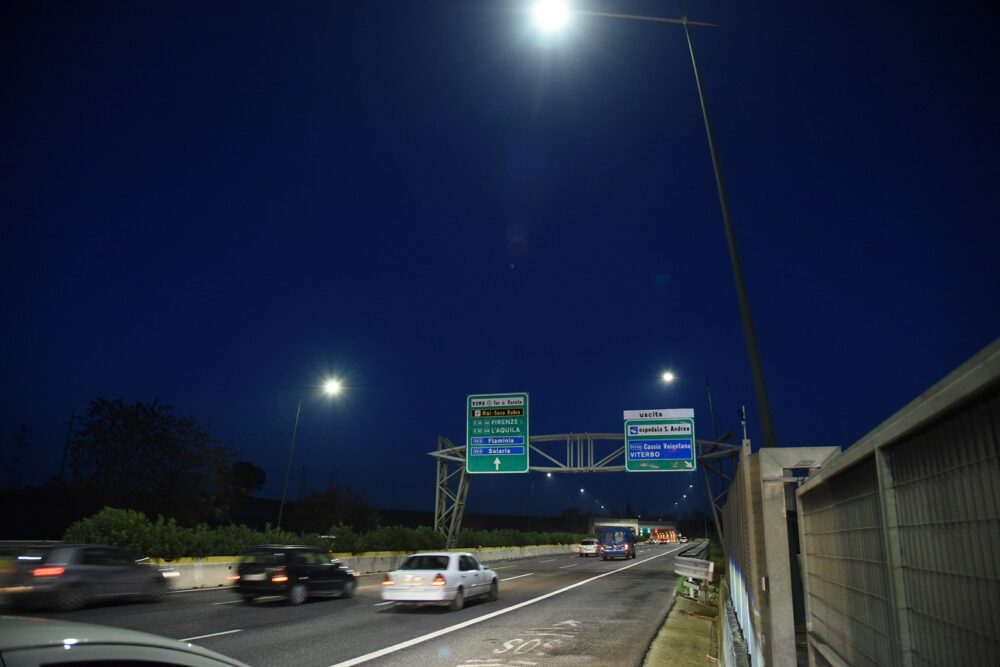 Chiusura notturna bivio con GRA per chi si dirige verso la SS6 Casilina da autostrada A1. Chiusa anche la rampa di svincolo da GRA verso Roma Sud