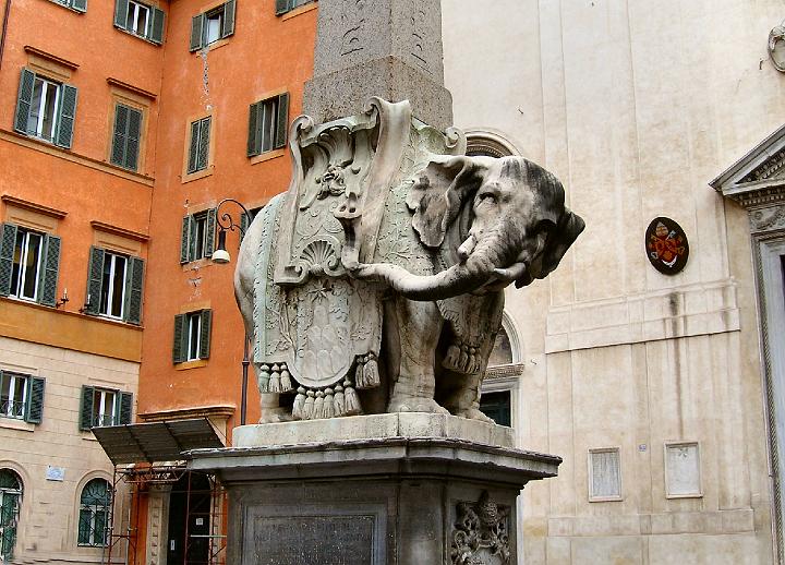 Roma Piazza minerva statua