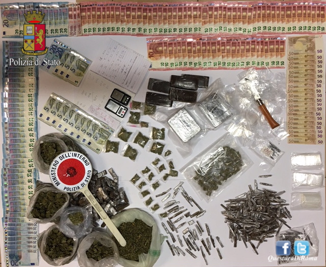Ostia, scoperta base di spaccio in via delle Ebridi: sequestrati 3 kg di droga
