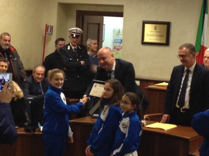 Frosinone, il Comune premia le giovani atlete del nuoto sincronizzato