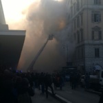 Roma Termini, incendio al terzo piano di un palazzo in via Giolitti (FOTO e VIDEO)