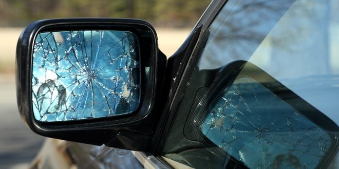 Colle Oppio, spacca gli specchietti di sei auto parcheggiate in strada