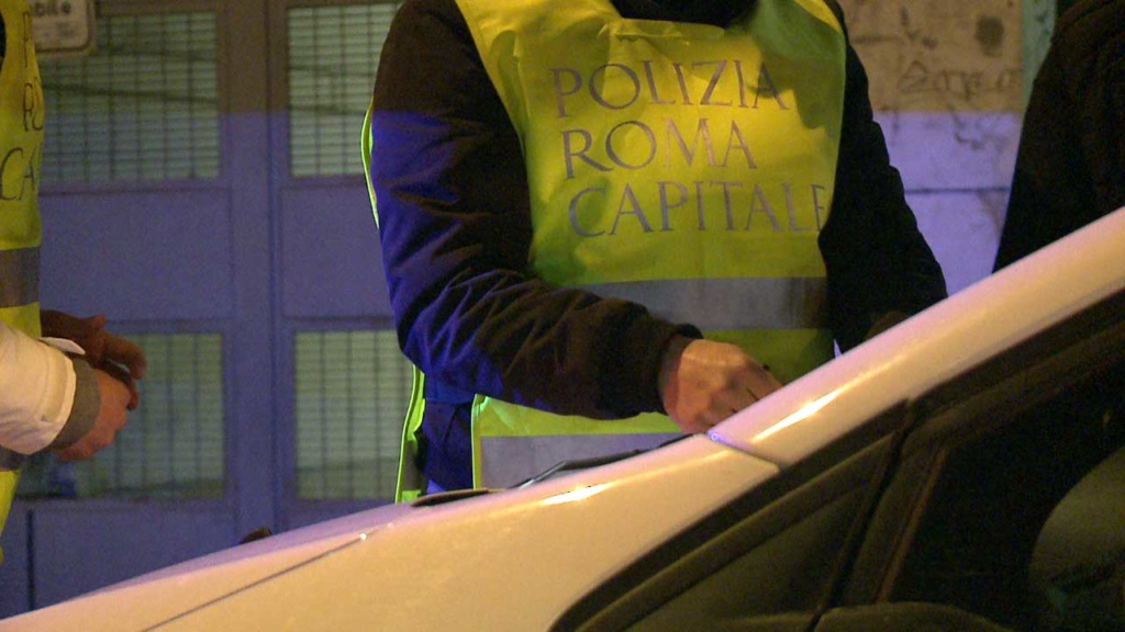 Trastevere, la Polizia Locale contro le soste irregolari: rimossi 40 veicoli