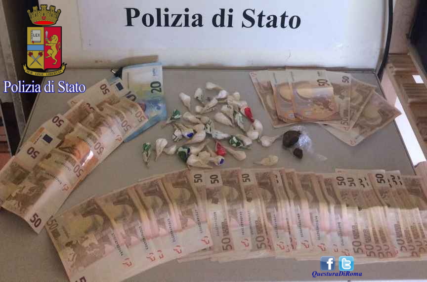 Roma, spacciava in casa con la complicità di moglie e cognati: 4 Pusher arrestati