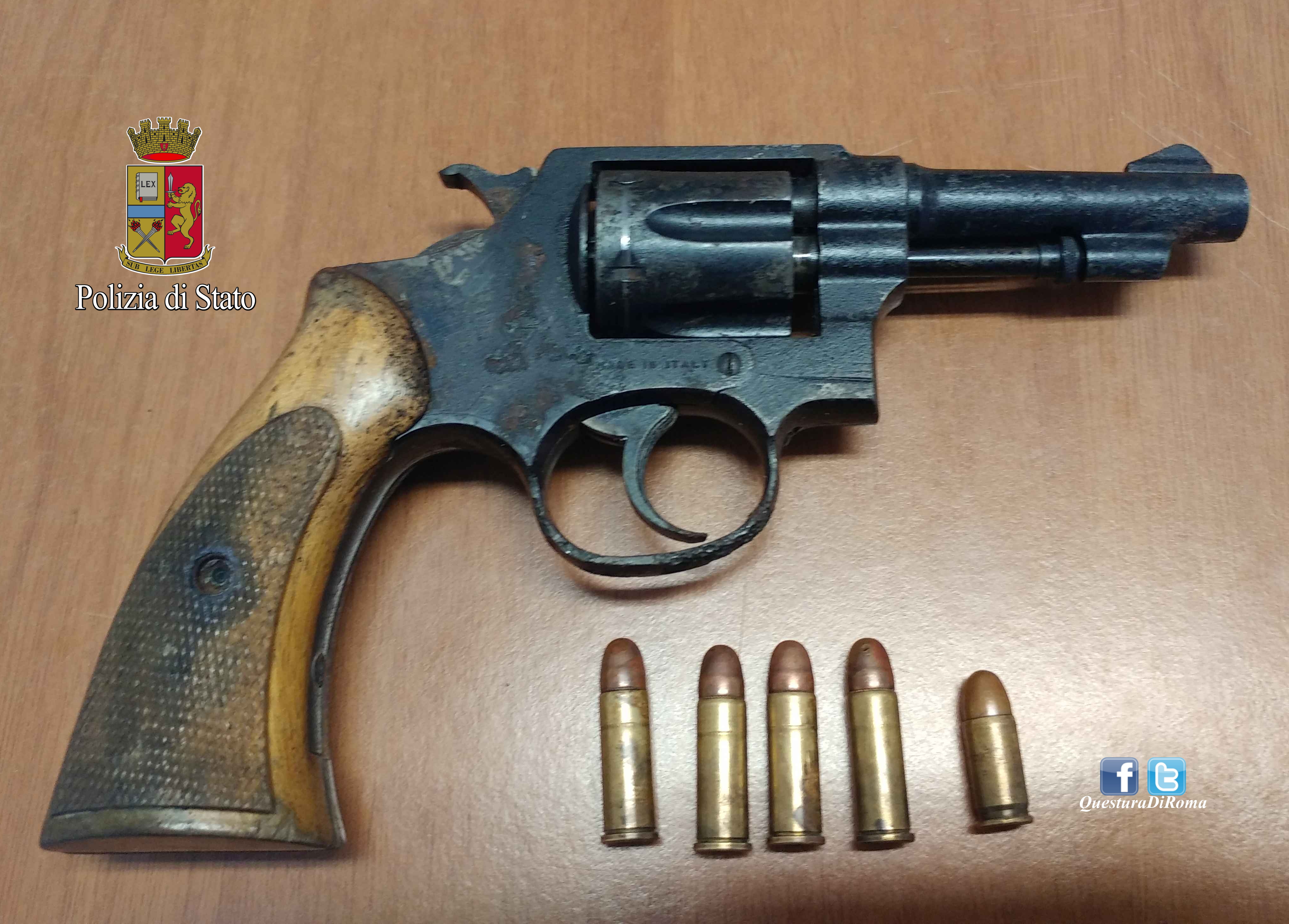 Pigneto, intervenuti per una lite in famiglia i poliziotti scoprono un revolver: 22enne romano arrestato