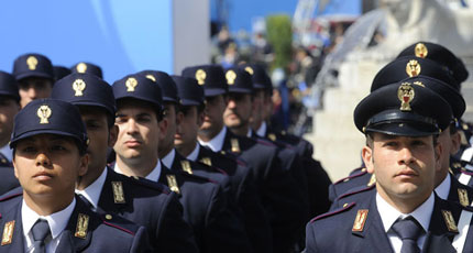 Concorso per laureati in Polizia: si cercano ingegneri, chimici e biologi