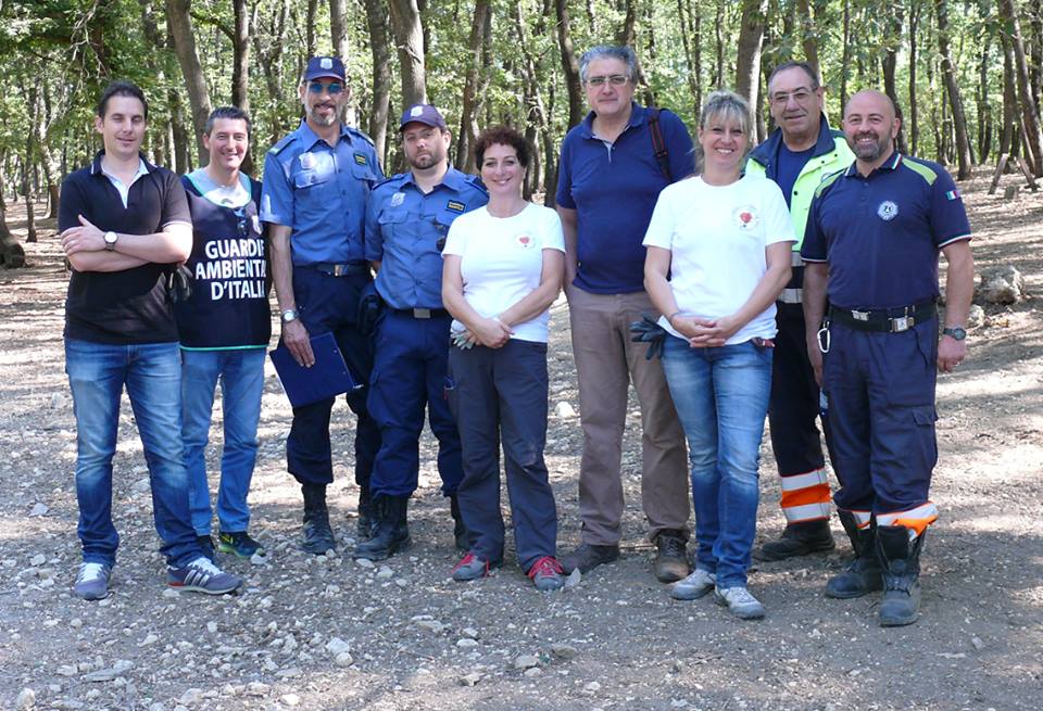 Mentana, pulizia volontaria del bosco di Gattaceca: iniziativa da riproporre ancora per una corretta fruizione dell'area verde