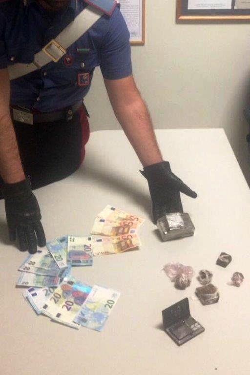 Roma Eur. Viale Marconi, droga e soldi falsi in casa: arrestato 27enne di Corviale