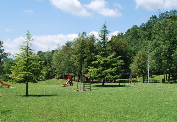 L'estate e l'importanza dei parchi pubblici per i bambini: alcuni benefici