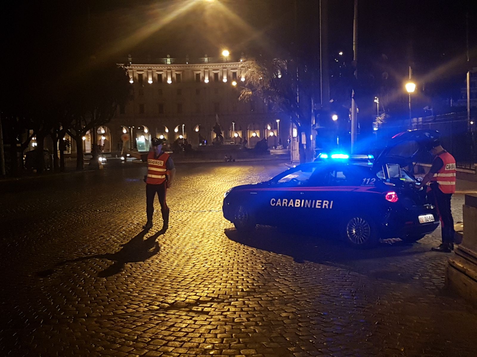 Roma, esplosione a San Giovanni: bomba davanti una caserma dei Carabinieri