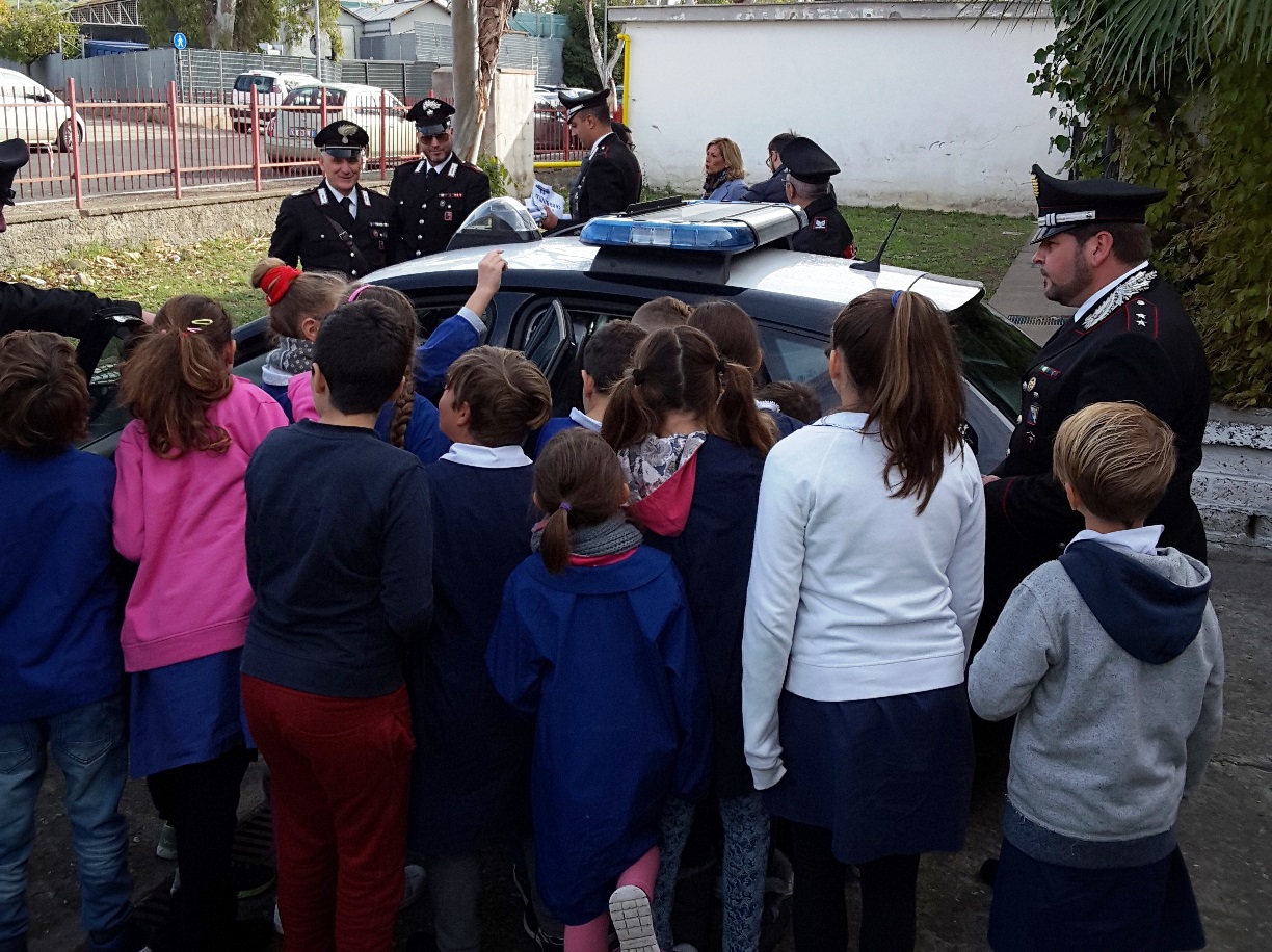 Civitavecchia, i Carabinieri riconsegnano i Pc rubati alle scuole elementari "Papacchini" e "Collodi" (FOTO)