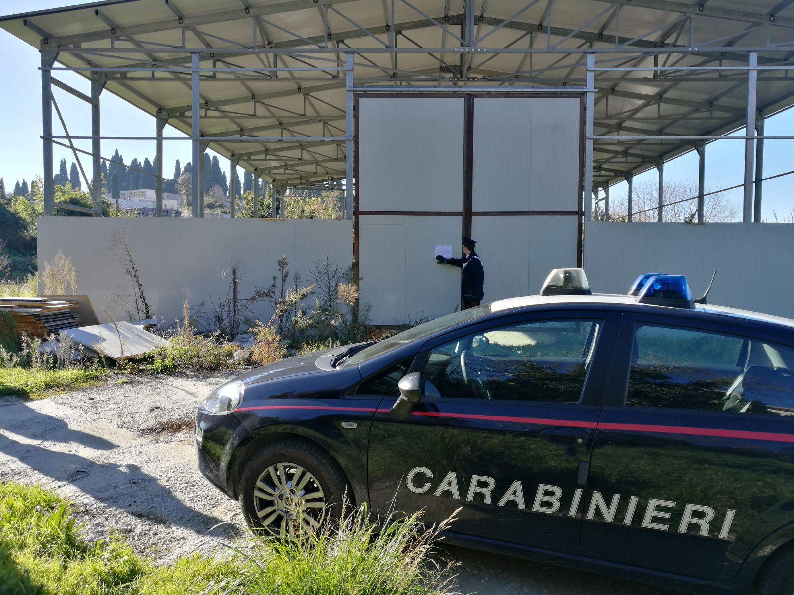Frascati, Rifiuti Speciali in un Capannone: 2 persone denunciate dai Carabinieri