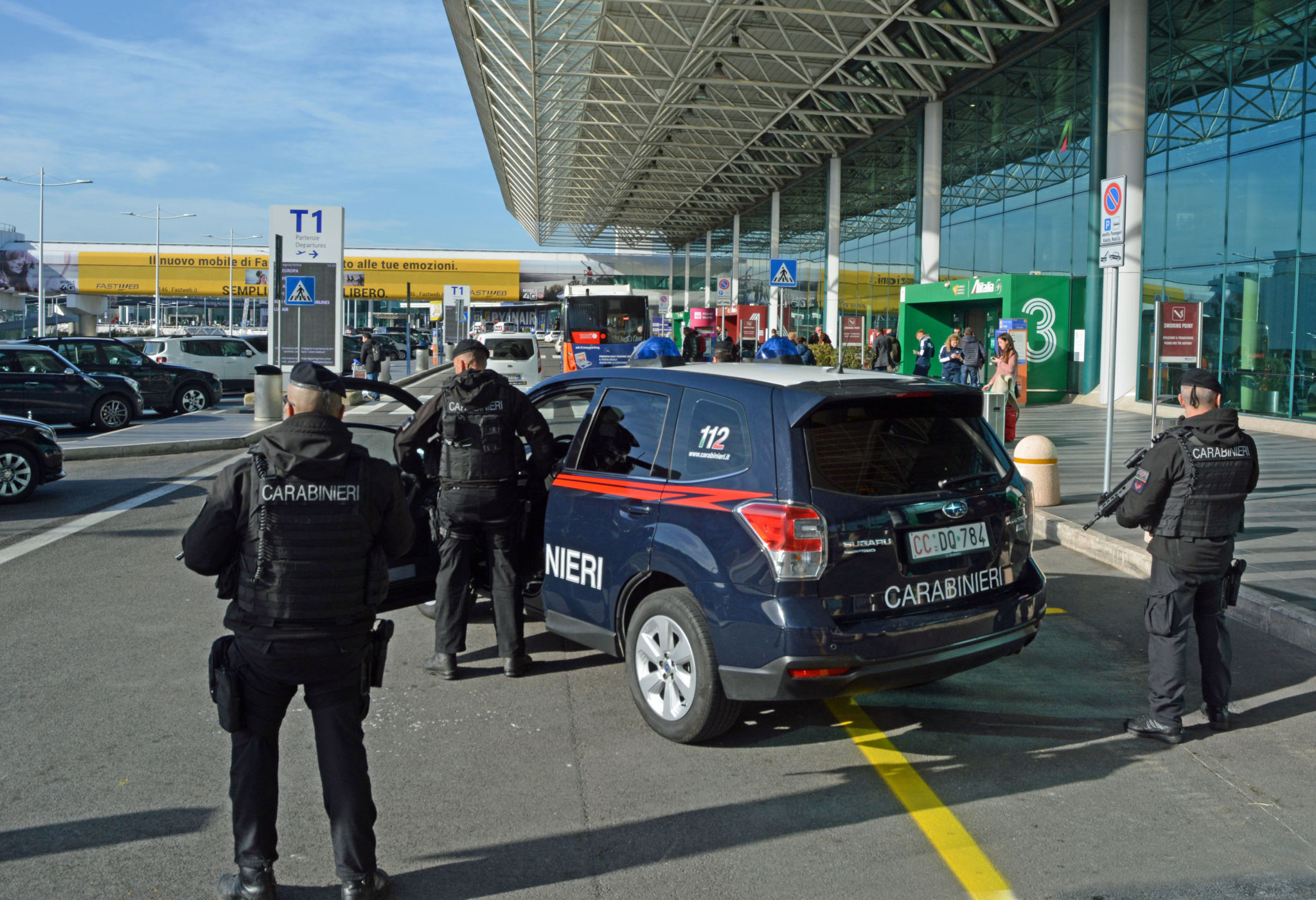 Fiumicino e Ciampino, controlli presso gli aeroporti: 3 persone denunciate