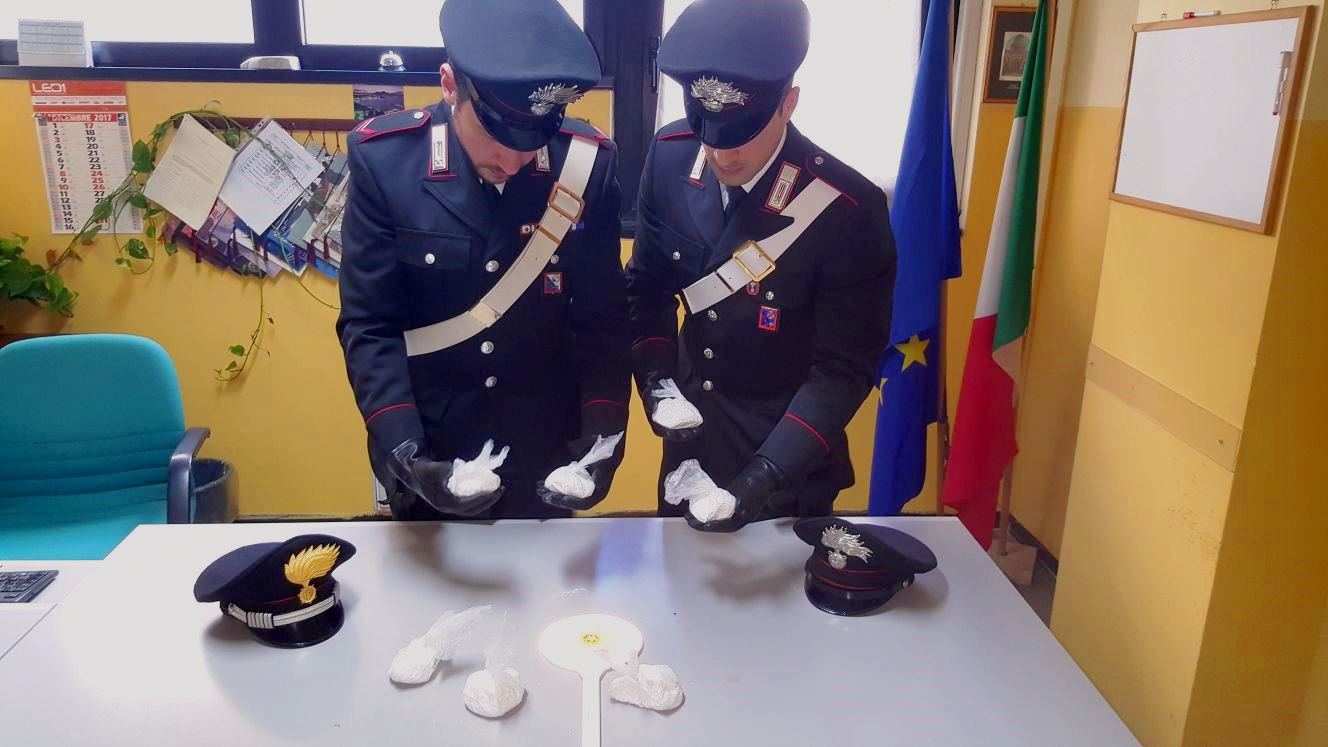 Tor Bella Monaca, pusher 16enne arrestato dai carabinieri e trovato in possesso di 700 gr di cocaina