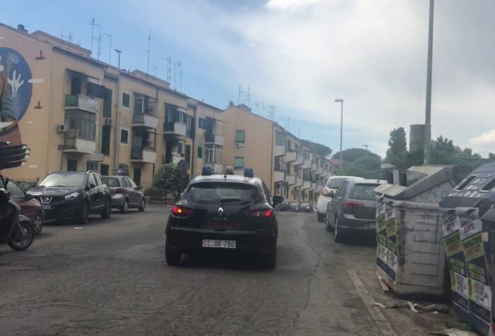 Portuense, come garanzia di pagamento per un debito di droga prende smartphone e tablet: arrestata pusher 25enne romana
