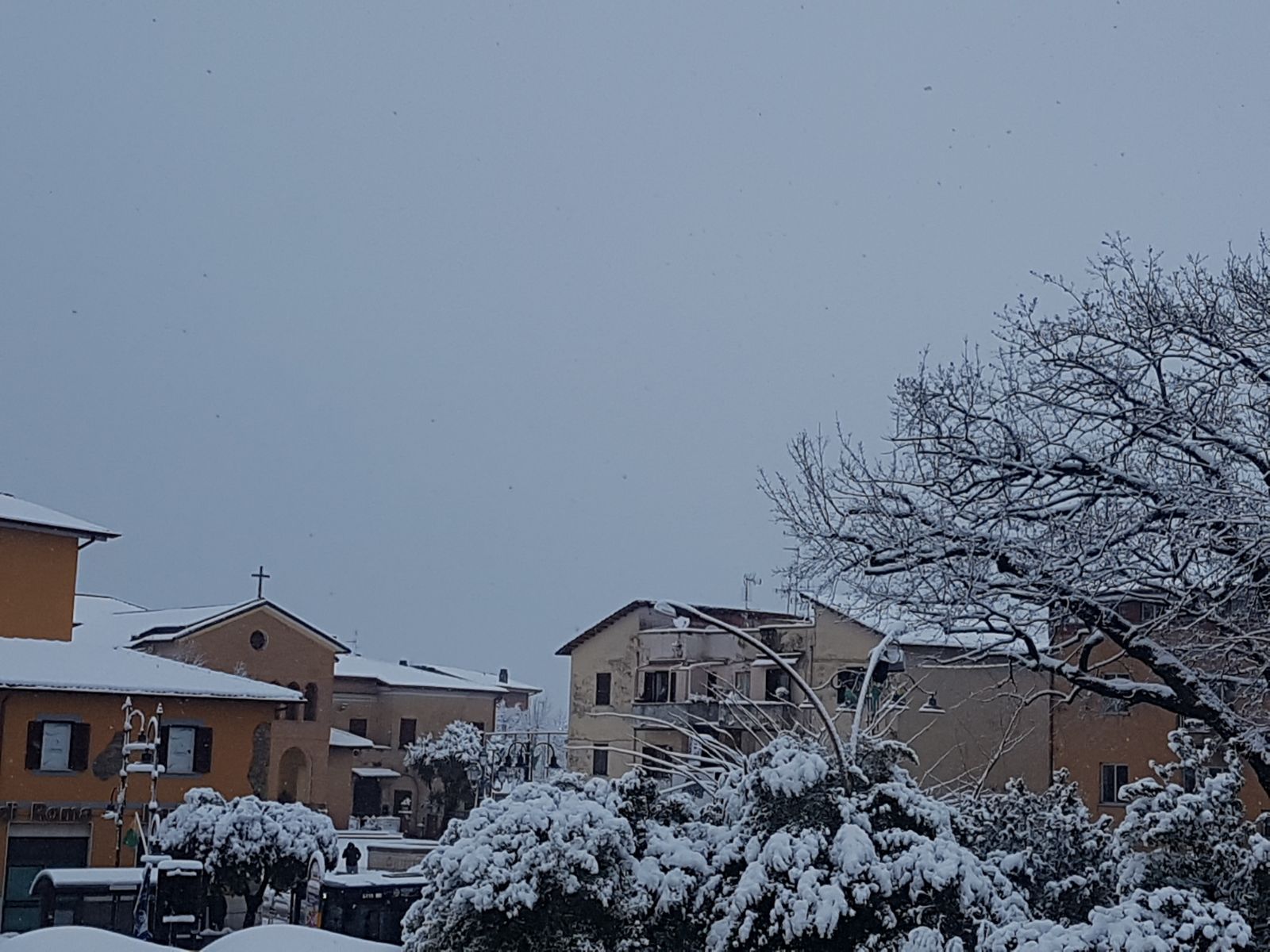 Neve e ghiaccio sulle strade del Lazio: numerosi disagi in Ciociaria