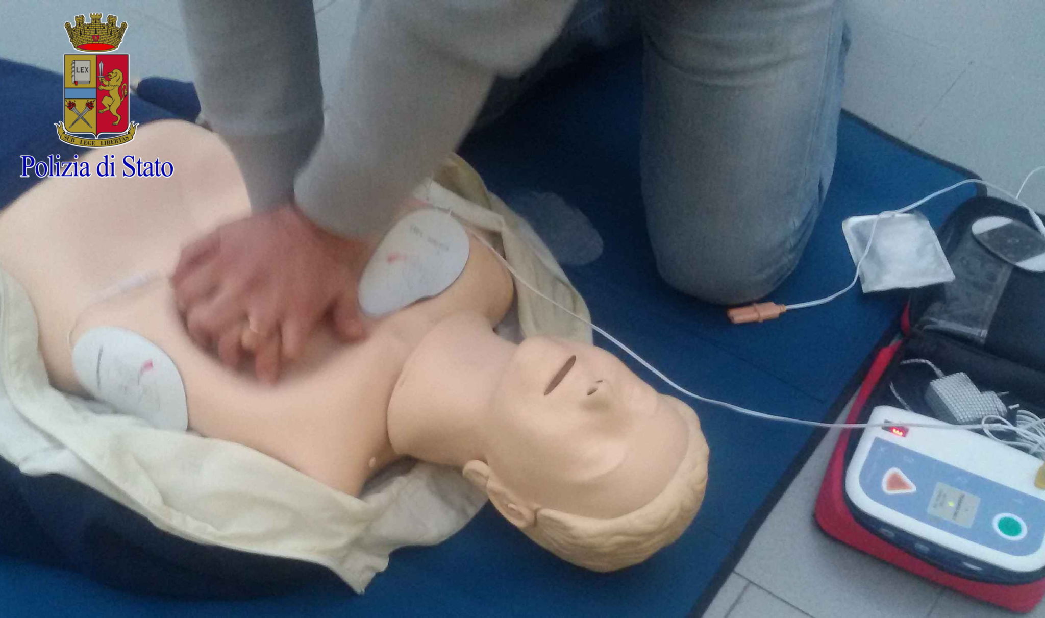 Civitavecchia, la polizia di Stato sperimenta l'uso del defibrillatore