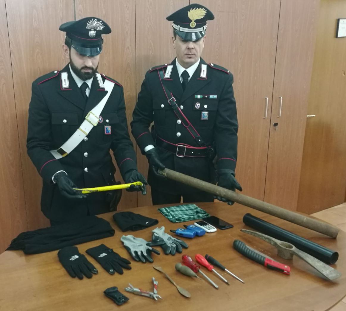 Appia antica, beccati con il kit per il furto perfetto: arrestati due italiani