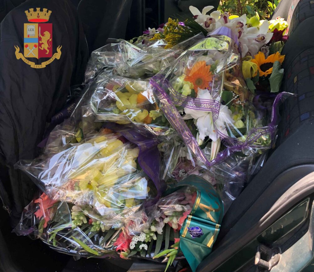 Roma, rubavano fiori al cimitero flaminio e li rivendevano nella propria attività