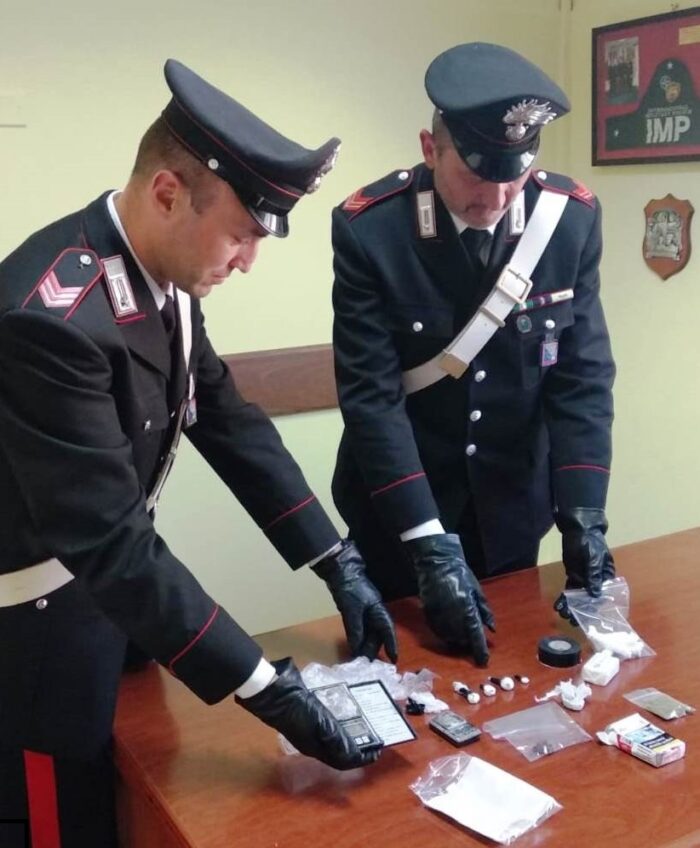 Torpignattara – Carabinieri arrestano pusher di yaba: nelle sue tasche rinvenute 80 pasticche della "droga della pazzia"