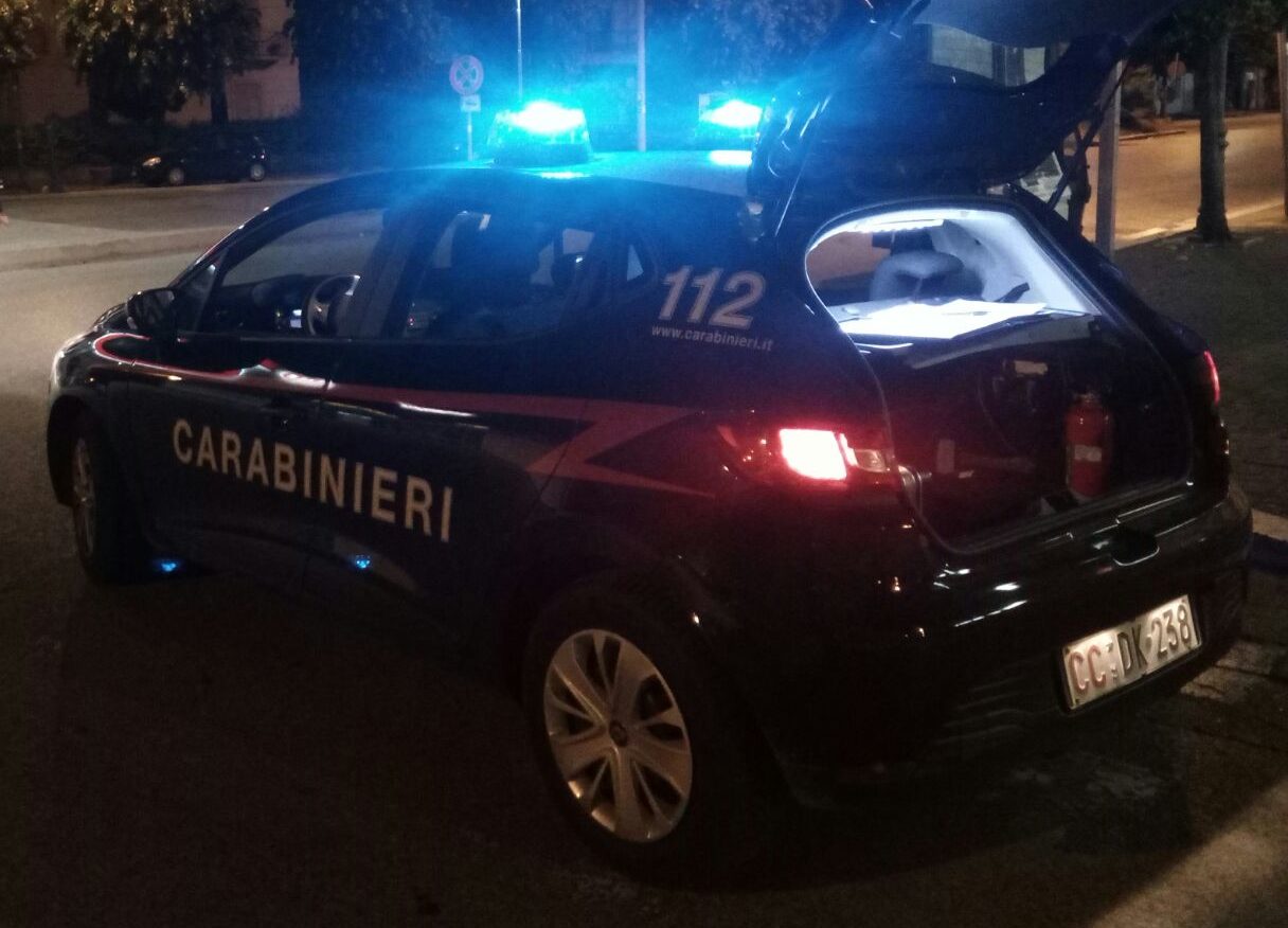 cassino sorpreso a forzare porta ingresso ristorante arrestato