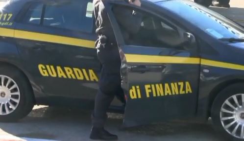 Roma, donati ai Vigili del Fuoco oltre 3500 litri di gasolio sequestrati dalla Guardia di Finanza