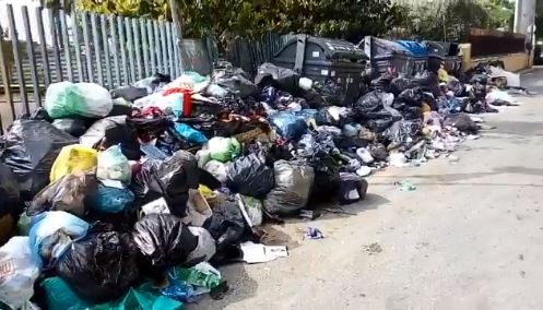 Regione Lazio, nuovo affondo sui rifiuti di Roma: "Raggi fornisca aree impianti"