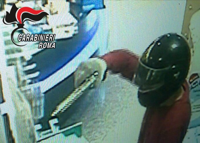 Villanova di Guidonia, rapinano una farmacia con una pistola e fuggono: arrestati i Bonnye e Clyde della Tiburtina