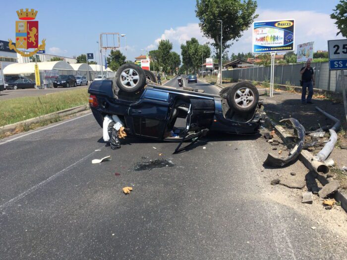 Incidente sulla Salaria: donna si ribalta con l'auto e resta incastrata: salvata dalla Polizia e trasportata in ospedale