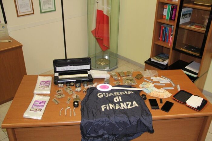 #Fondi, arrestato dalla Guardia di Finanza un 26enne residente a #Terracina per possesso di stupefacenti ai fini di spaccio (FOTO)