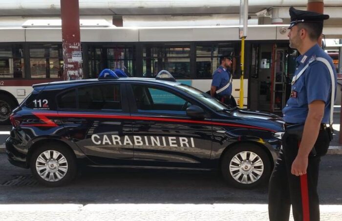 Roma, controlli antiborseggio a bordo dei mezzi pubblici, nei pressi dei nodi di scambio e nelle fermate metro: 8 arresti e 2 denunce