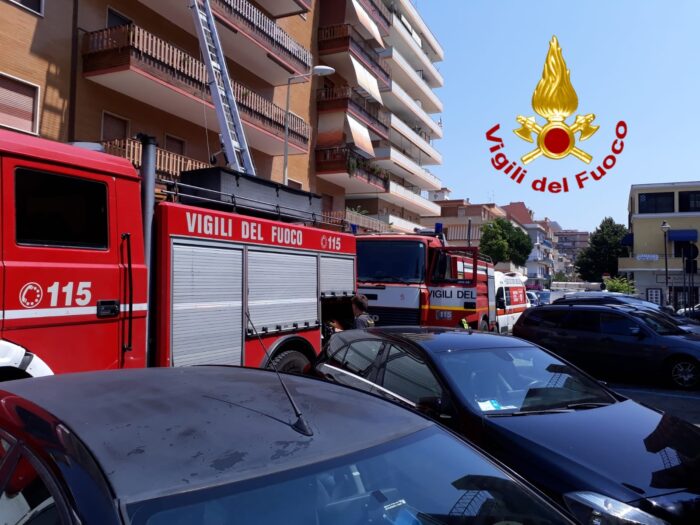 Tuscolano, incendio in un appartamento in via Lugnano in Tavernia