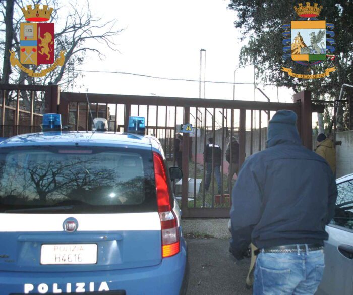 Civitavecchia, trovate persone in precarie condizioni igienico sanitarie all'ex caserma De Carolis: arrestato un 30enne