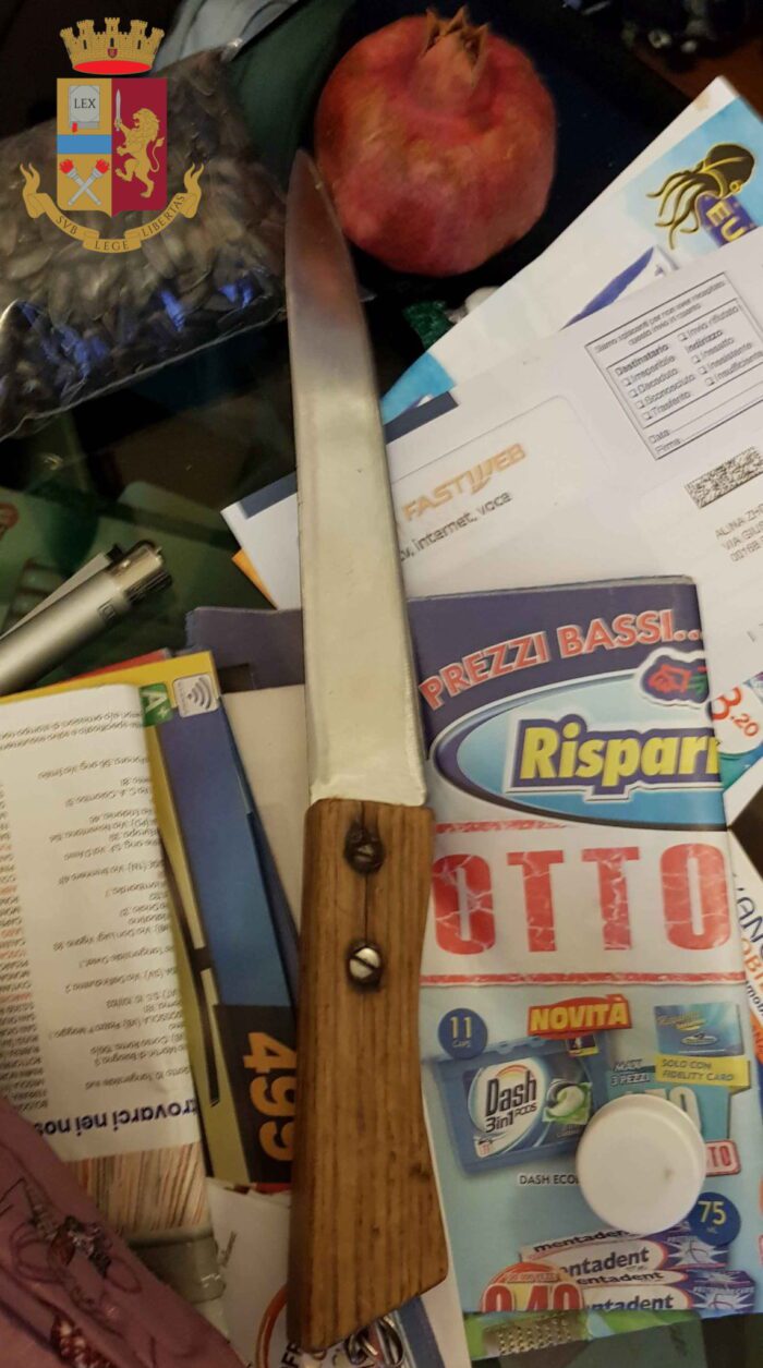 Primavalle, lo ospita in casa e lui la sequestra minacciandola con un coltello: arrestato 36enne