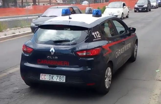 Piazzale Tiburtino, accerchiano giovane in strada e lo rapinano sotto la minaccia di un coltello