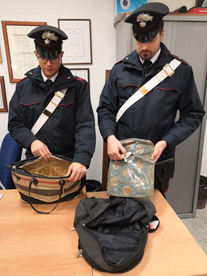 Eur, shopping con borse schermate in un negozio di viale Europa: arrestati due uomini e una donna per furto