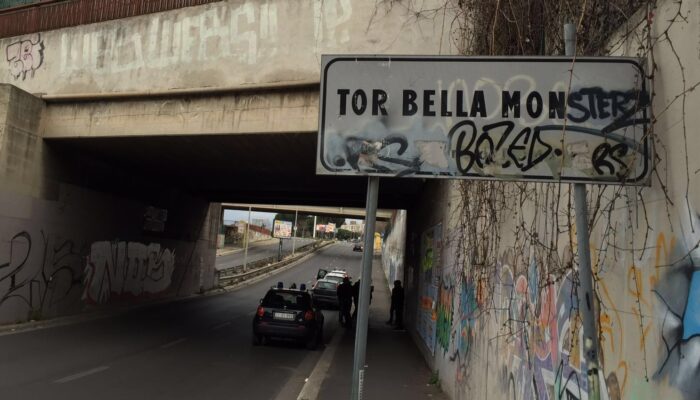 Tor Bella Monaca, inseguimento notturno: fugge all'alt e si dà alla fuga: l'auto era sottoposta a sequestro e aveva droga con sé