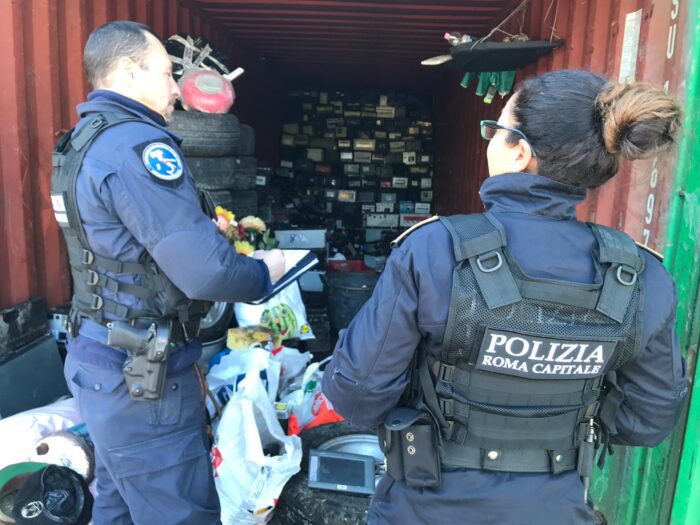 Ciampino, sequestrato il parcheggio dell'Alta Quota: merci rubate e reati ambientali riscontrati dalla Polizia Locale