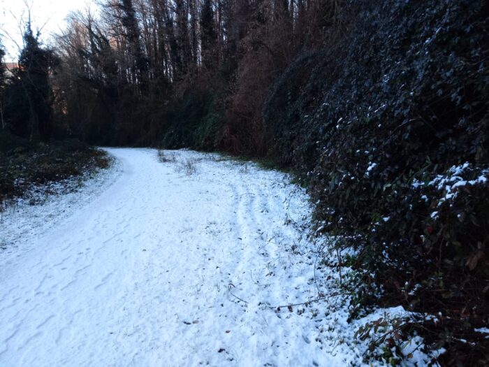 Mattinata di neve sulle strade di Lariano, Valmontone e Colleferro (FOTO)