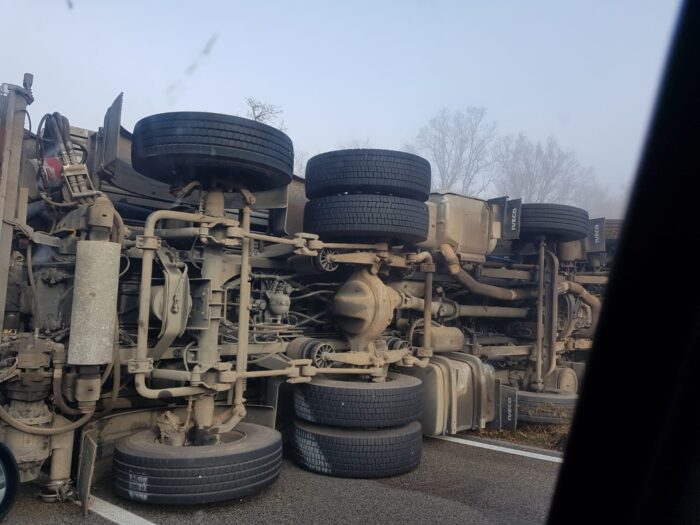 pratoni del vivaro incidente camion si ribalta 18 febbraio 2019