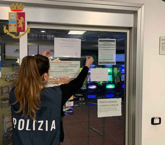 Garbatella, sala slot non rispetta limiti di orario imposti dalla normativa: sospensione temporanea della licenza al titolare